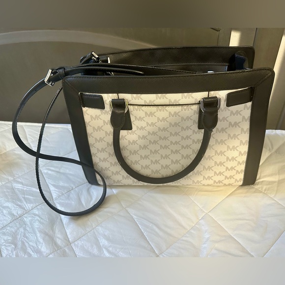 🔥BUNDLE of 4 pieces Authentic Michael Kors Center Stripe - A STEAL OF A DEAL 🔥 - Picture 3 of 16